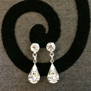 Rhinestone pierced earrings